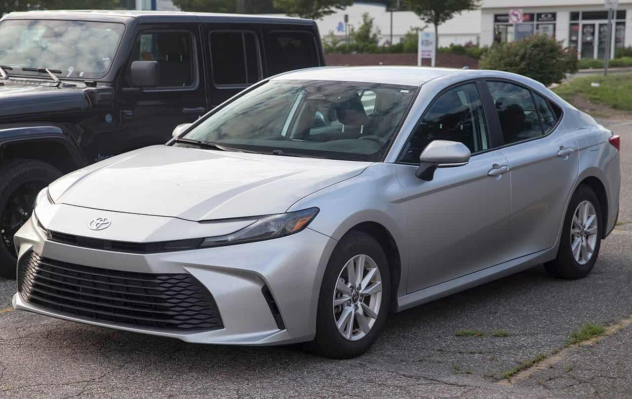 2024 toyota camry — LE Hybrid